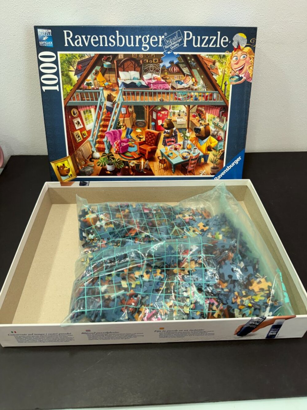 Ravensburger 🔴2/$25🔴Goldilocks Gets Caught 1000 Piece Jigsaw Puzzle - Picture 3 of 4